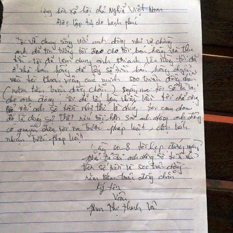 Giấy xác nhận chiếm đoạt tiền và cam kết trả lại tiền do chính tay chị Vân viết.