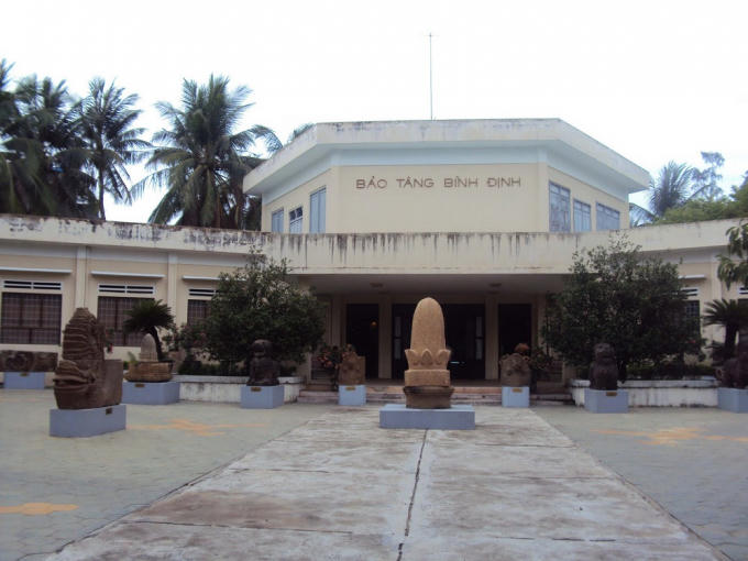 Bảo Tàng Bình Định trưng bày các hiện vật lịch sử, văn hóa của Bình Định từ những thế kỉ đầu Công nguyên đến nay
