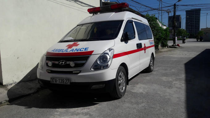 Chiếc xe cứu thương do anh Ng làm tài xế bị ngăn cản tại bệnh viện Bạch Mai vào sáng ngày 16/11.