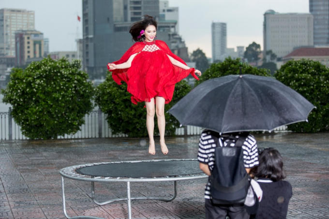 Kỳ Duyên chiến thắng thẳng tay loại Thùy Dung