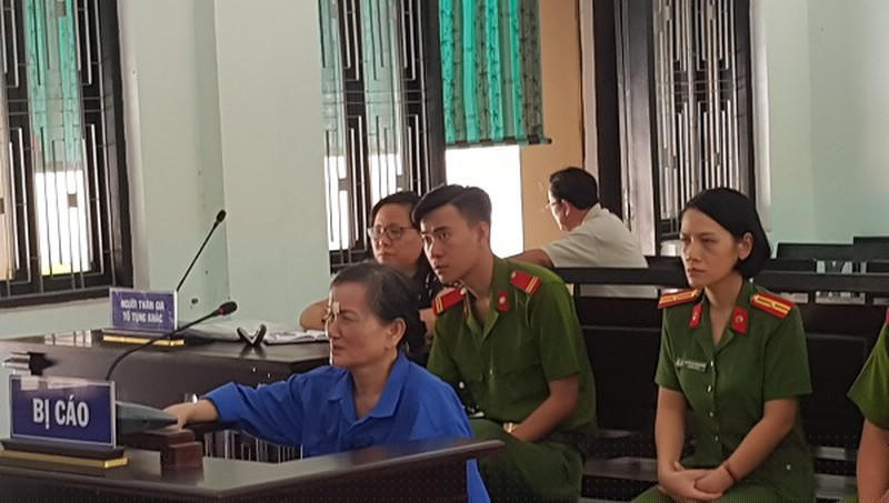 Bị cáo Bùi Thị Quỳnh Hoa tại phiên toà.