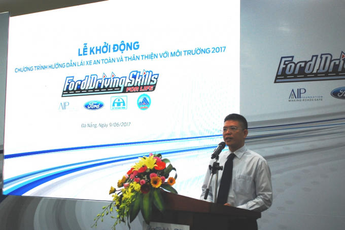 Đại diện hãng Ford chia sẻ về chương trình đào tạo lái xe an toàn.