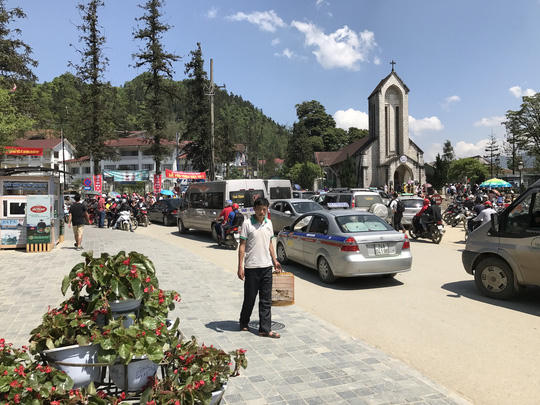 Sa Pa nắng gay gắt khiến những người muốn tìm một nơi để nghỉ mát không toại nguyện.