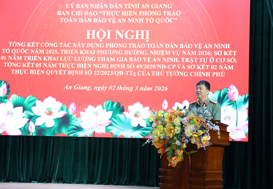 Đồng chí Đại tá Nguyễn Phong Thịnh, Phó Cục trưởng Cục Xây dựng phong trào bảo vệ An ninh Tổ quốc (Bộ Công an) phát biểu tại Hội nghị