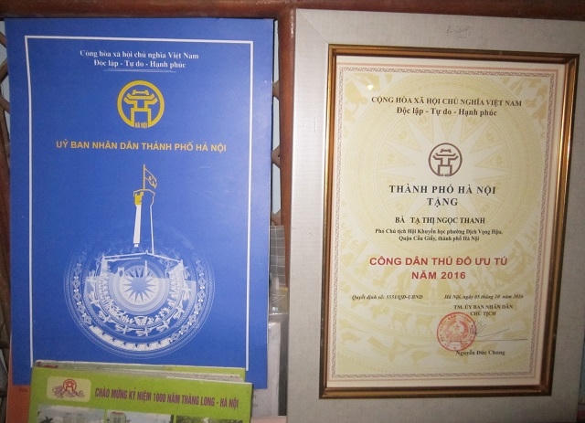Phó Chủ tịch Hội Khuyến học phường Dịch Vọng Hậu vừa được vinh danh là Công dân Thủ đô ưu tú 2016.