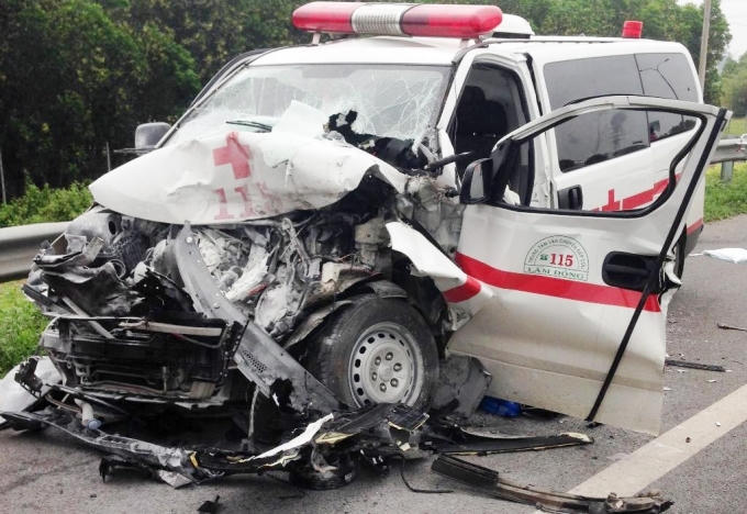 1 người chết, 3 người bị thương sau cú va chạm mạnh.