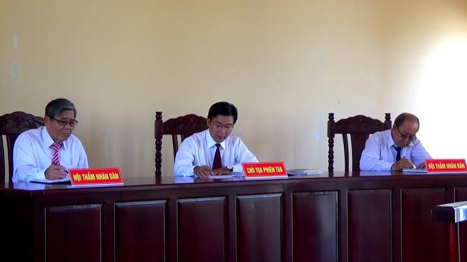 Hội đồng xét xử.