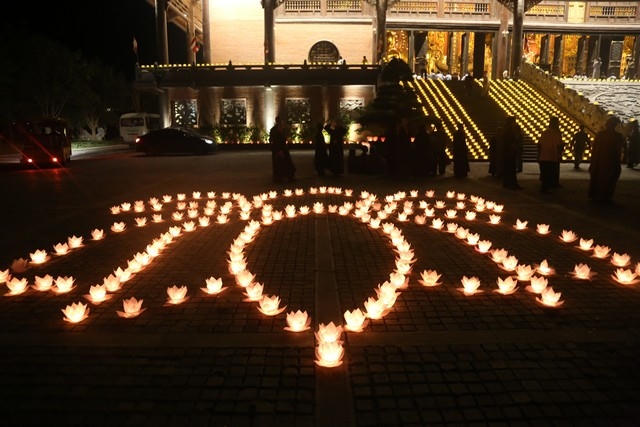 Ninh Bình: Đêm hội hoa đăng cầu Quốc thái Dân an tại chùa Bái Đính