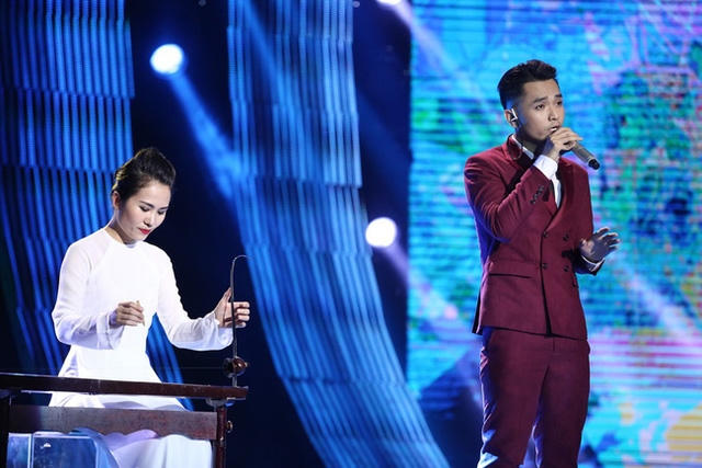 Phạm Hồng Phước là thí sinh thứ 3 trình diễn ca khúc của mình. Ca khúc của anh mang tên "Cha già rồi đúng không?". Phạm Hồng Phước đã mang đến những giây phút lắng lắng động đầy cảm xúc trên sân khấu Sing My Song. Nam ca sĩ có được 24 bình chọn từ Hội đồng giám khảo chuyên môn.