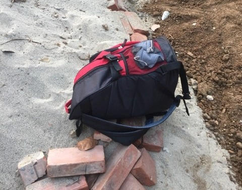 Chiếc ba lo được gia đình cô giáo Hiền nhặt được.