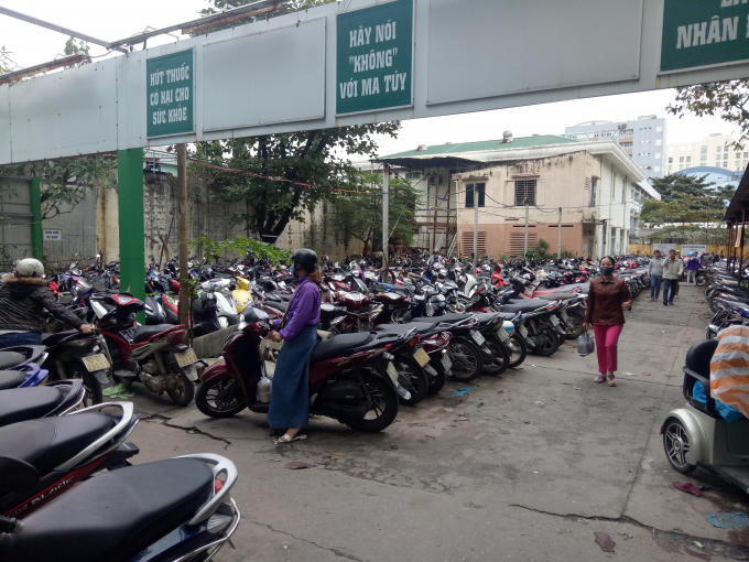 Hình ảnh giữ xe tại một số bệnh viện.