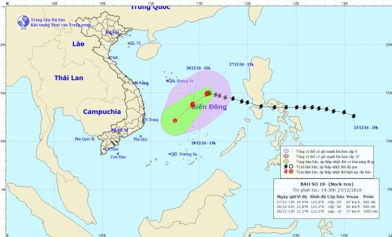 Vị trí và hướng di chuyển của cơn bão số 10 (tên quốc tế Nock-ten) trên biển Đông. Ảnh do Trung tâm Dự báo Khí tượng Thủy văn Trung ương cung cấp.