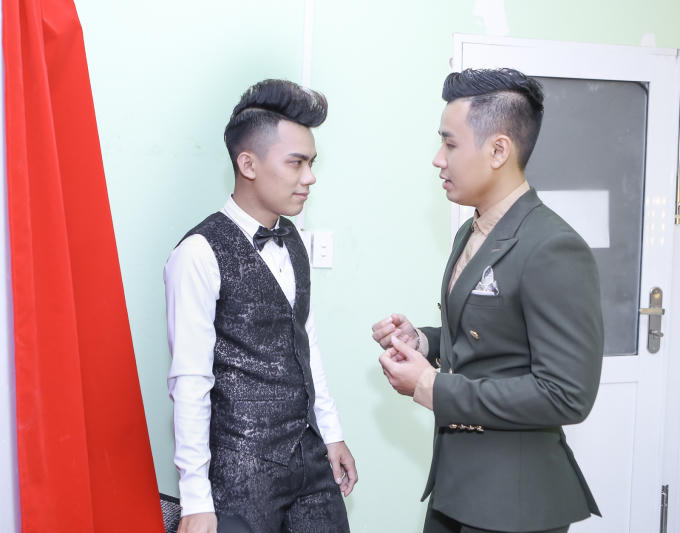 Nguyên Khang hỏi thăm Thái Sơn.