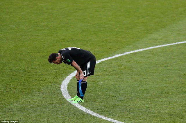 Nỗi thất vọng của Messi khi Argentina bị cầm hòa. Ảnh: Getty Images