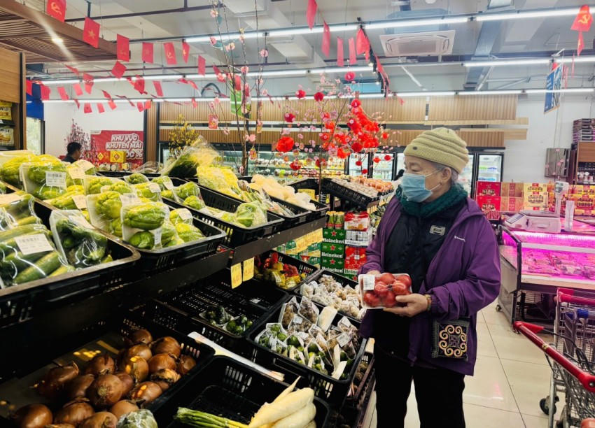 Giá cả mặt hàng thiết yếu giữ vững ổn định.