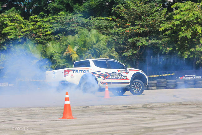 Hôm qua (2.11), Mitsubishi Motors Việt Nam bắt đầu chuỗi sự kiện “Experience day” với sự xuất hiện của nữ tay đua Leona Chin tại sân vận động Mỹ Đình.