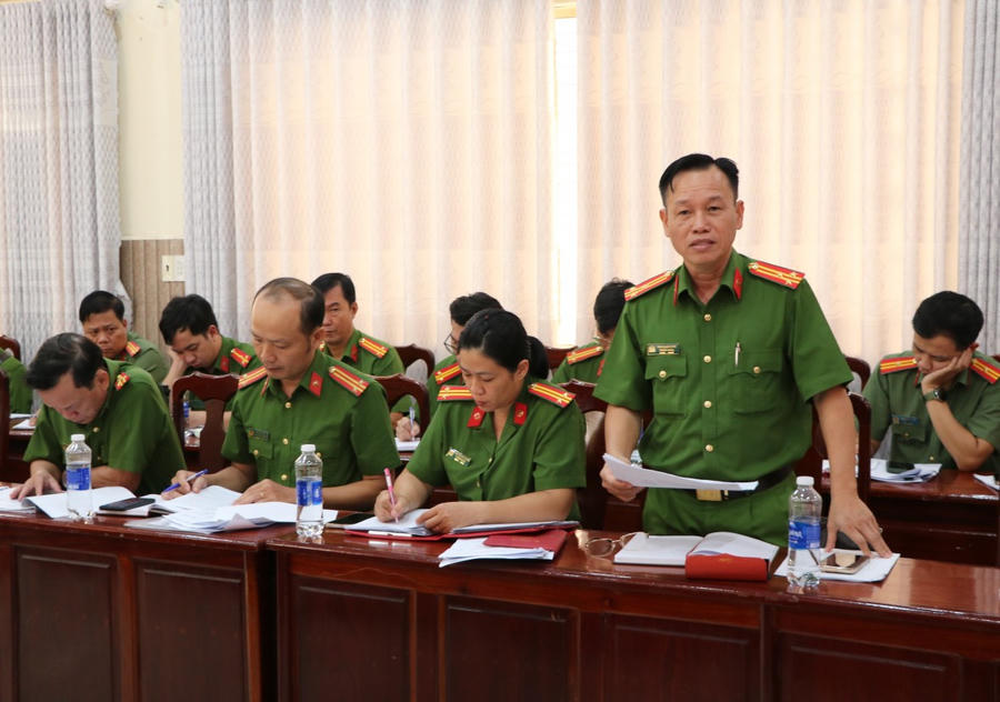 Các đại biểu tham luận, đề xuất ý kiến cắt giảm thủ tục hành chính