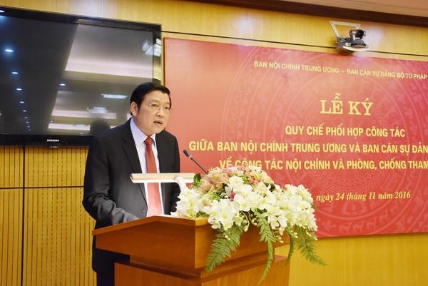 Trưởng Ban Nội chính Trung ương Phan Đình Trạc phát biểu tại lễ ký kết.