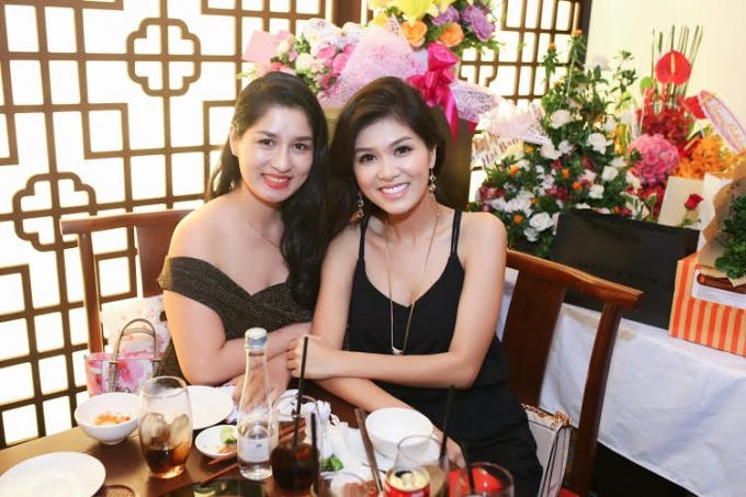 Người đẹp Thùy Trang rực rỡ trong tiệc mừng sinh nhật ấm áp