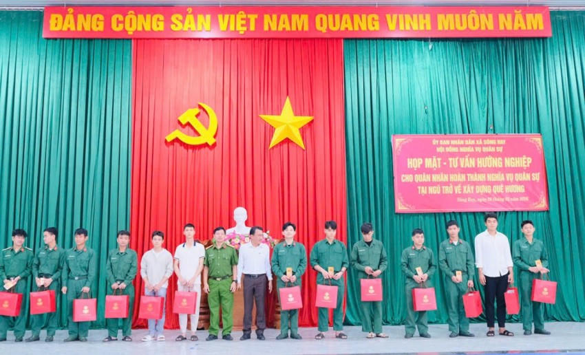Lễ đón tiếp quân nhân xuất ngũ do UBND xã Sông Ray (tỉnh Đồng Nai) tổ chức.
