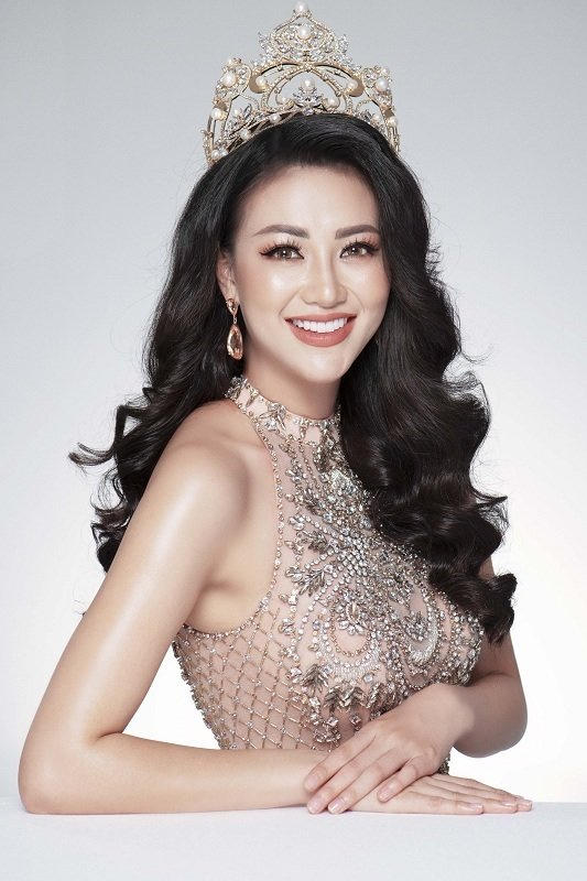 Vượt qua gần 90 người đẹp từ khắp nơi trên thế giới, đại diện Việt Nam - Nguyễn Phương Khánh đã chính thức chạm tay vào chiếc vương miện cao quý của Hoa hậu Trái đất 2018.