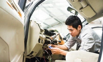 Học viên học nghề ở Trường Cao đẳng nghề cơ điện Hà Nội. Ảnh: ITiền Phong.