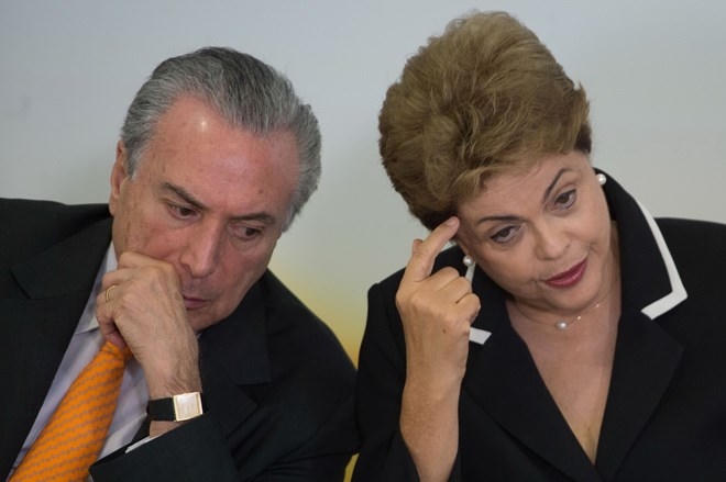 Tổng thống Brazil Dilma Rousseff (phải) và Phó Tổng thống Michel Temer.