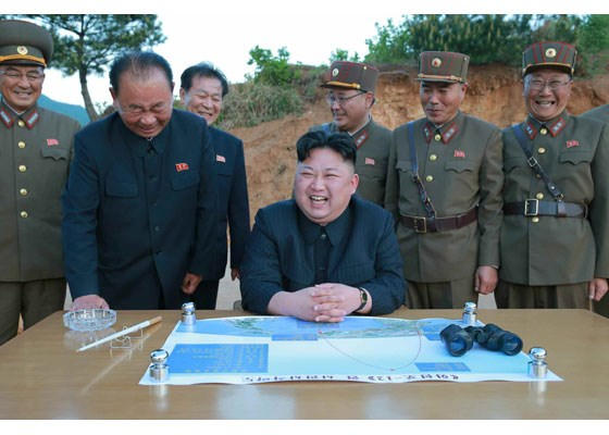 Nhà lãnh đạo Kim Jong-un đã trực tiếp giám sát vụ phóng thử tên lửa này.