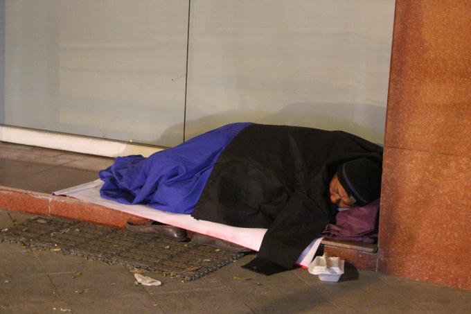 Một góc nhỏ bên mái hiên cửa hàng là