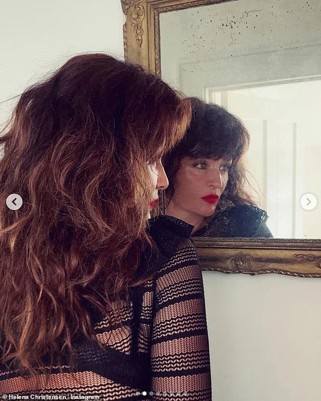 Dù đã 52 tuổi nhưng cựu hoa hậu Đan Mạch vẫn sở hãu dáng vóc gợi cảm và quyến rũ. Mới đây cô tái xuất trong bộ ảnh quảng cáo mới của hãng Victoria' Secret