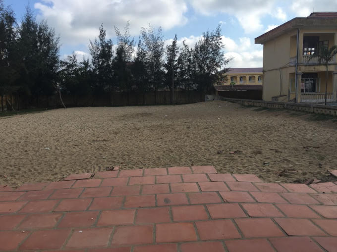 Toàn cảnh bể bơi sau khi bị phá bỏ. Ảnh: Nguyệt Chi