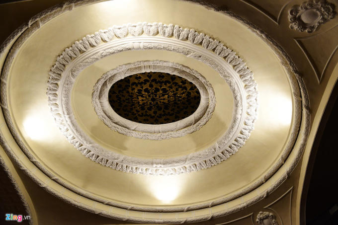 Đây cũng là nhà hát thuộc loại lâu đời theo kiến trúc Tây Âu, tồn tại cùng một số công trình nổi bật khác ở TP.HCM.