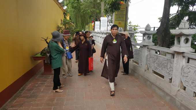 C&aacute;c Phật tử đ&atilde; c&oacute; mặt ở đ&acirc;y từ rất sớm để tham dự buổi lễ.