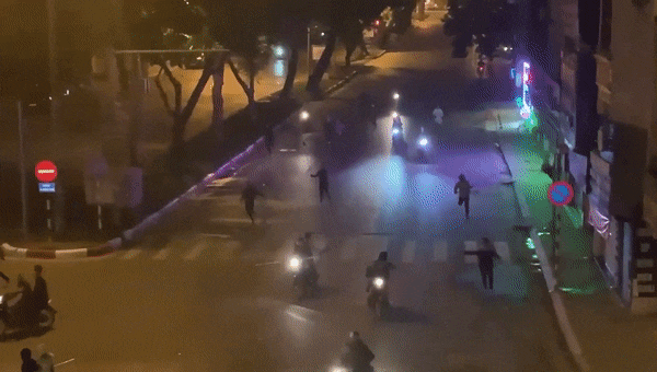 Hình ảnh gây xôn xao mạng xã hội.