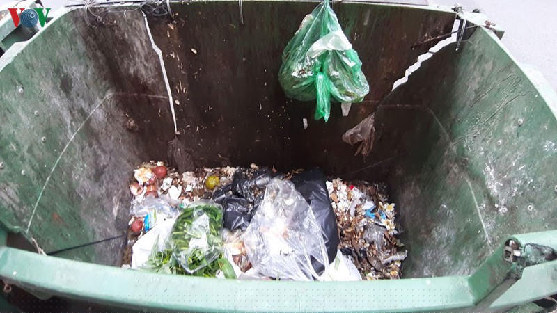 nang nong 40 do, pho phuong ha noi nghet tho vi rac boc mui xu ue hinh 8