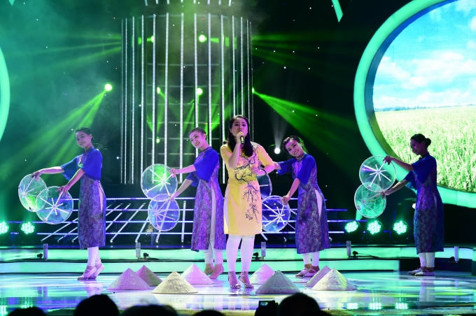 Tập 6 Gương mặt th&acirc;n quen: H&ograve;a Minzy tiếp tục gi&agrave;nh chiến thắng v&igrave; qu&aacute; giống Xu&acirc;n Lan