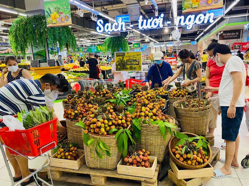 Vải thiều tại siêu thị VinMart.