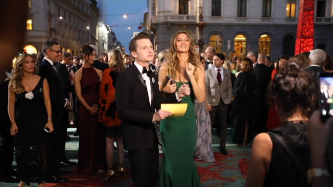Bản tin Thời trang Plus số 31: Si&ecirc;u mẫu Gisele Bundchen chiến thắng tại Green Carpet Fashion Awards 2017
