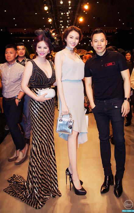 Lê Hà lộng lẫy sánh bước bên ông bầu Khắc Tiệp