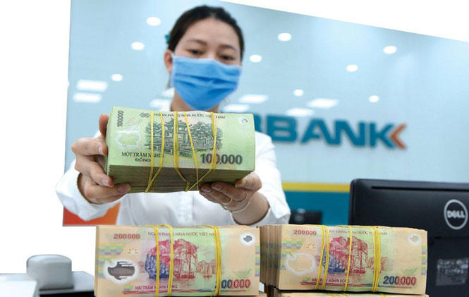 Ngân hàng tăng trích lập dự phòng rủi ro. Ảnh: Quang Thái