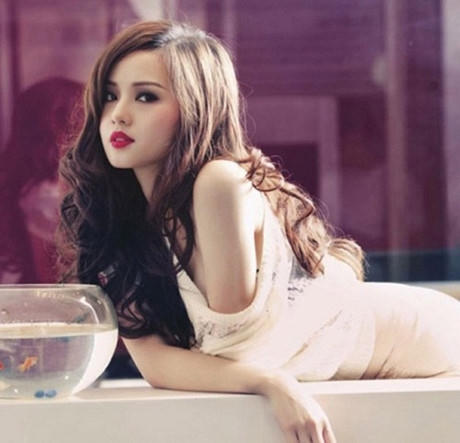Hot girl Tâm Tít từng bức xúc vì chuyện nhận được những tin nhắn gạ tình.
