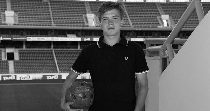 Sốc: Cầu thủ người Nga bị chết c&oacute;ng v&igrave; đ&oacute;ng băng