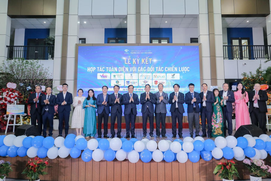 Quang cảnh Lễ ký kết hợp tác toàn diện giữa Trường Đại học Hòa Bình với các đối tác chiến lược.