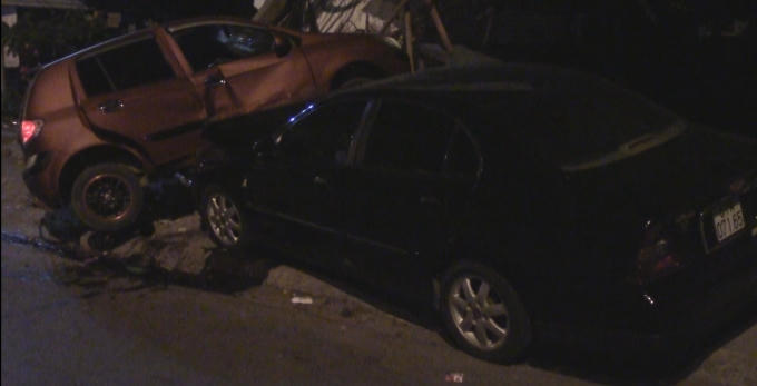 Hai ô đâm biến dạng sau cú va chạm rất mạnh.