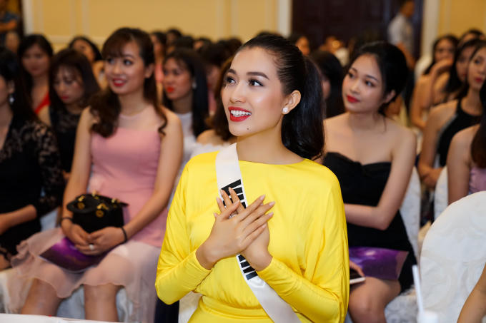 Phạm Hương ngẫu hứng đọc ráp cùng Lệ Hằng, Trà My