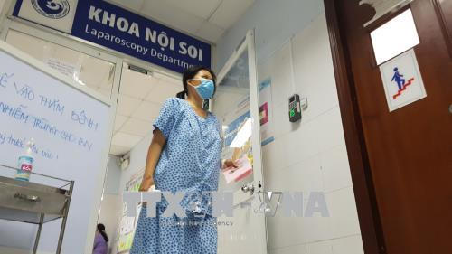 Người mắc cúm A (H1N1) tại Bệnh viện Từ Dũ, TP. Hồ Chí Minh. Ảnh: TTXVN