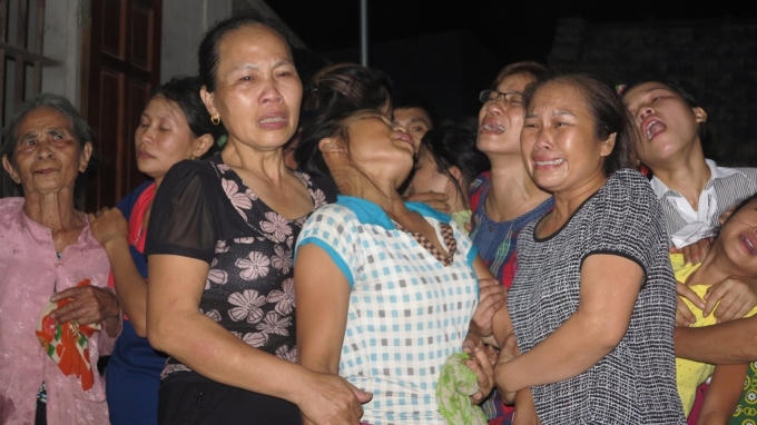Nỗi đau đớn đến cùng cực khi xóm nhỏ một lúc nhận 3 thi thể, 3 chiếc quan tài lãnh lẽo.