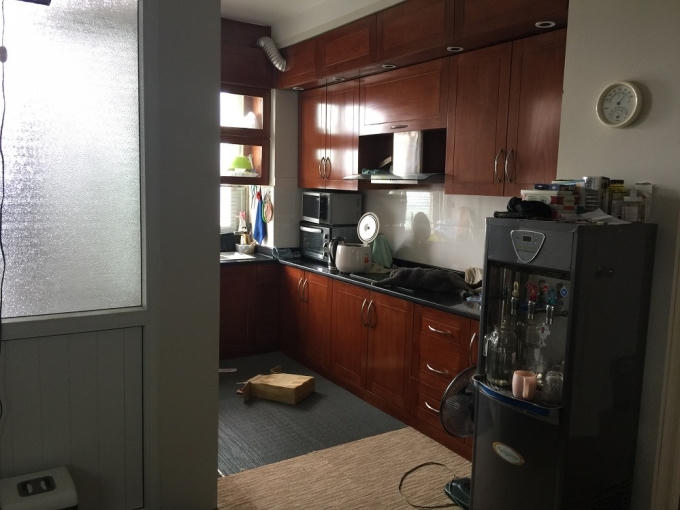 Khu bếp sạch sẽ thoáng mát.