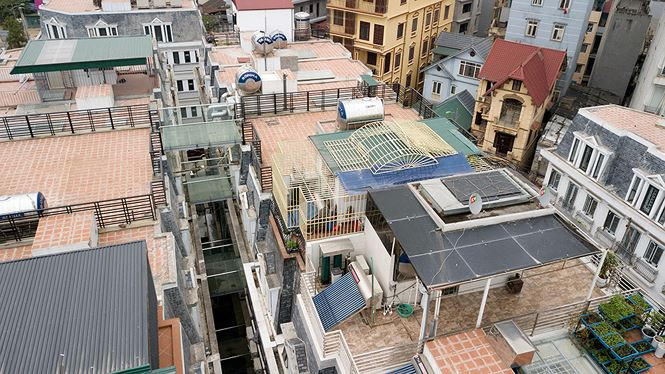 Hàng loạt vi phạm công trình ngang nghiên cơi nới trái phép tại dự án hạng sang Five Star chưa được xử lý nghiêm túc. Ảnh: Hoàng Mạnh Thắng.