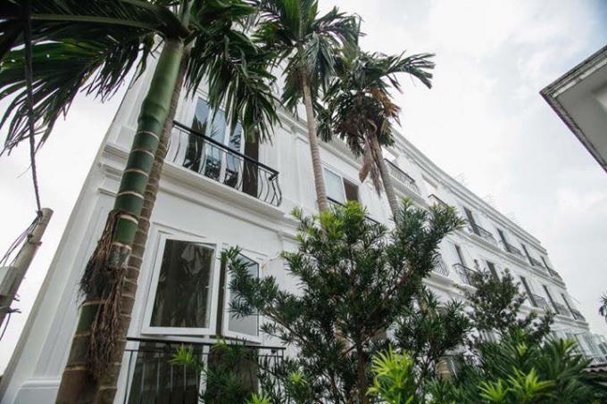 Nhà chia lô 4,5 tầng đẹp, thoáng mát. Hướng từ căn nhà nhìn ra ngoài thoáng mát, không gian đẹp và hứng ánh sáng mặt trời.